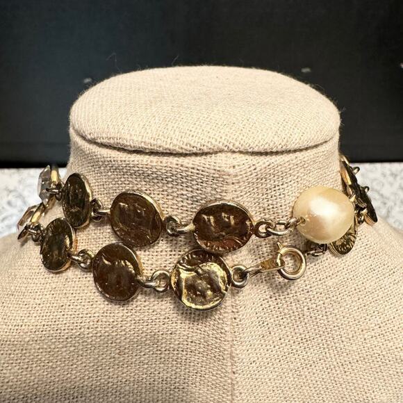 Vintage Faux Baroque Pearl and Goldtone Roman Coin Necklace Glass Flat Beads - Picture 5 of 9